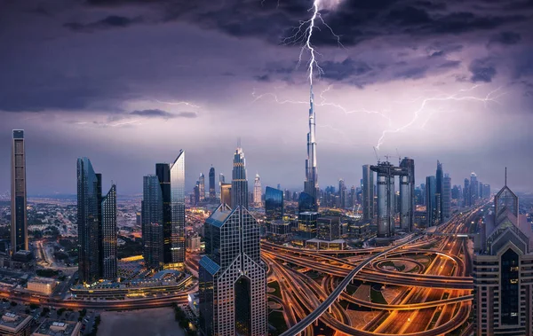 Dramática Vista Panorámica Atardecer Dubái Del Centro Con Tormenta Eléctrica —  Fotos de Stock