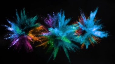 Siyah arka planda izole edilmiş süper yavaş renkli barut patlaması. Yüksek hızlı sinema kamerası, 1000fps.