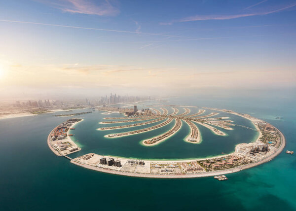 Вид с воздуха на искусственный остров Палм, Дубай, ОАЭ
