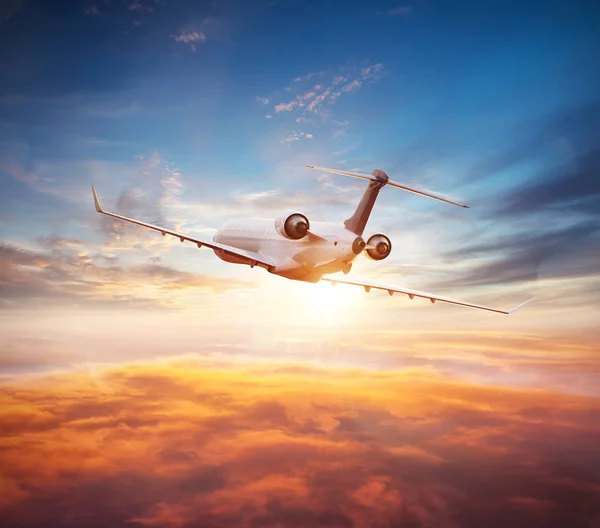 Pasajeros Avión Comercial Volando Por Encima Las Nubes Luz Del — Foto de Stock