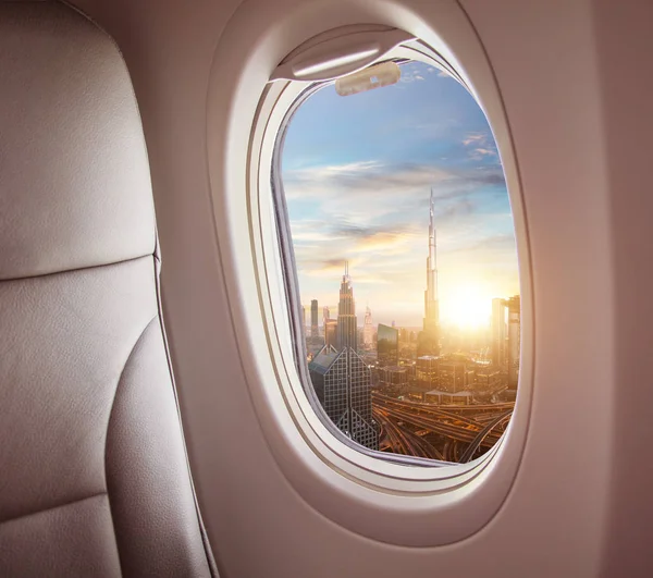 Interior Del Avión Con Vista Ventana Ciudad Dubai Emiratos Árabes — Foto de Stock