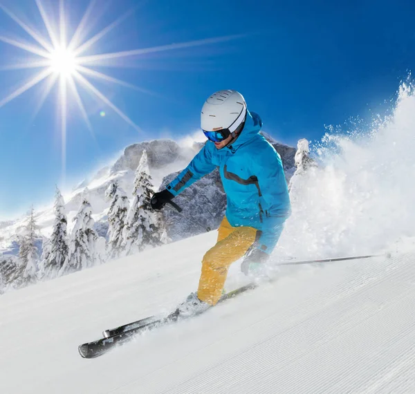 Ung Man Skidåkning Pisten Vintersport Och Rekreation Alpen Berg — Stockfoto