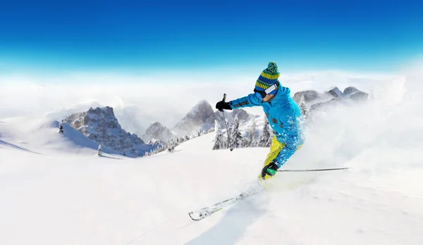 Joven Esquiando Pista Deportes Invierno Recreación Alpen Mountain —  Fotos de Stock