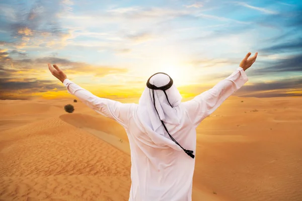 Backview Arabian Man Raised Hands Festive Gesture Dressed Traditional Arabic — Stock Photo, Image