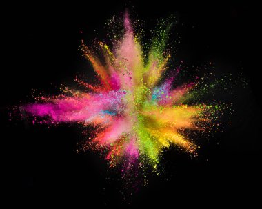 Çok renkli toz patlama siyah arka plan üzerine izole. Hareket soyut toz doku dondurmak.