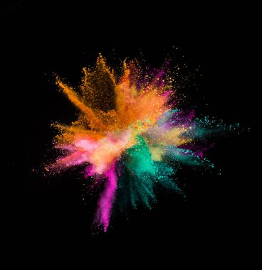 Çok renkli toz patlama siyah arka plan üzerine izole. Hareket soyut toz doku dondurmak.
