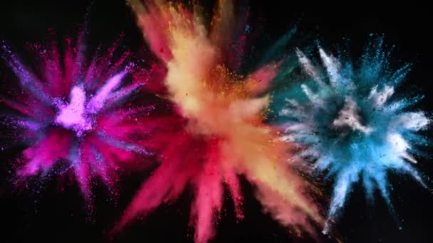 色の粉の爆発の超スローモーション 高速映画カメラ 1000 Fps で撮影 黒の背景に分離 — ストック動画