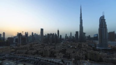Dubai, Birleşik Arap Emirlikleri - 29 Ocak 2019: Gece zaman atlamalı Dubai downtown, gün