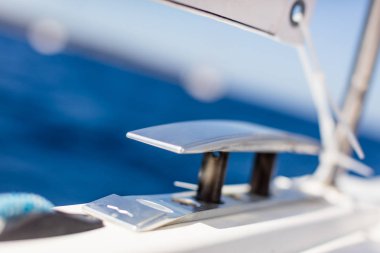 Yat halat koç boynuzu, düşük odak derinliği yelken ayrıntı. Aktiviteler ve aşırı spor. Düşük odak derinliği.