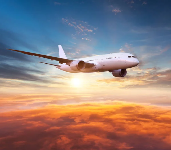 Passageiros Dois Andares Enormes Avião Comercial Voando Acima Das Nuvens — Fotografia de Stock