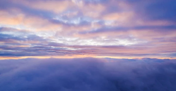 Céu nublado do nascer do sol bonito da vista aérea — Fotografia de Stock