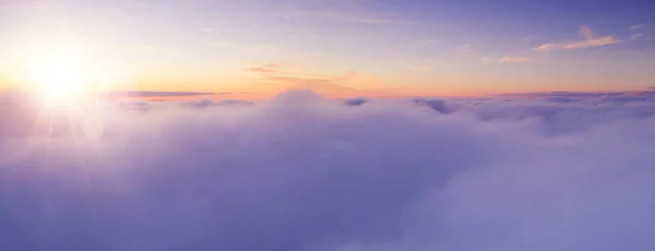 从空中看美丽的日出多云的天空 — 图库照片