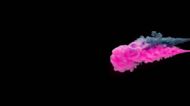 Süper ağır çekim sinema kamera, 500 fps üzerinde filme siyah arka plan üzerine izole suda yavaş hareket, renkli mürekkepler.