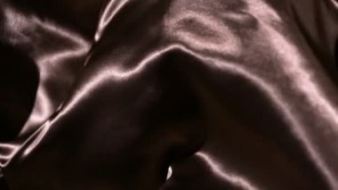 Süper ağır çekim altın kadife kumaş ayrıntılı olarak sallayarak. Yüksek hız sinema kamerası, 1000 fps üzerinde filme.