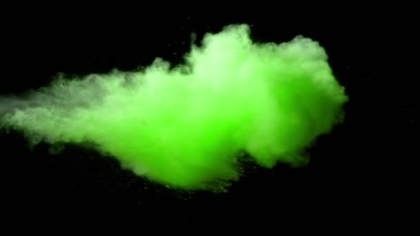 Super Cámara Lenta Explosión Polvo Verde Aislado Sobre Fondo Negro — Vídeos de Stock