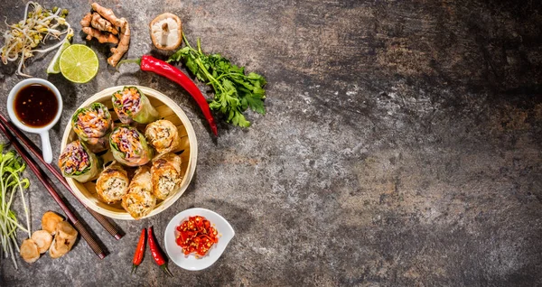 Vista dall'alto composizione di vari antipasto asiatico — Foto Stock