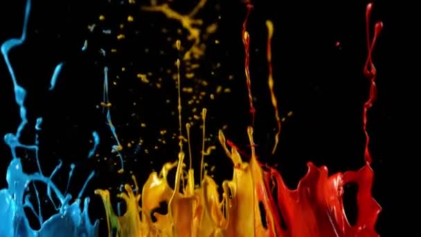 Super Slow Motion Forme Colori Danzanti Isolate Sfondo Nero Girato — Video Stock