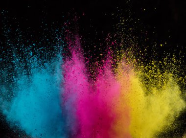 Renkli toz siyah izole patlama