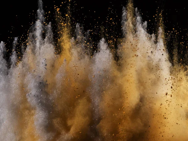 Взрыв цветного порошка, изолированного на черном — стоковое фото