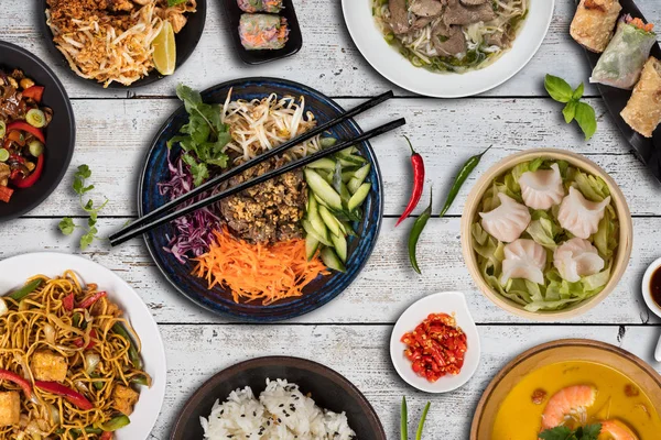 Vista dall'alto composizione di vari alimenti asiatici — Foto Stock