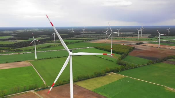 Vista Aérea Las Turbinas Las Centrales Eólicas Campo — Vídeos de Stock