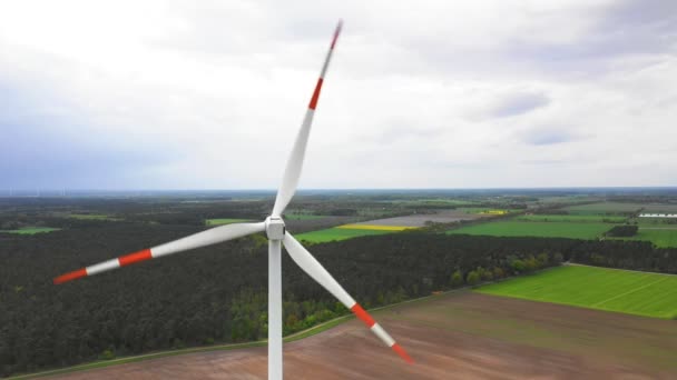 Veduta Aerea Delle Centrali Eoliche Turbine Sul Campo — Video Stock