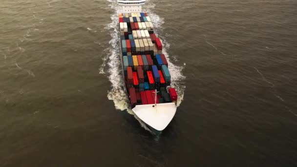 巨大なコンテナ貨物船の航空写真 — ストック動画
