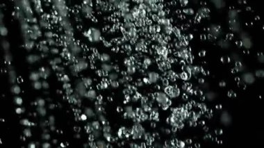 Su damlaları sıçraması Süper yavaş hareket. Çok yüksek hızlı kamera, 1000 fps filme.