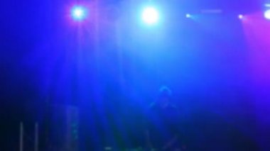 Soyut dj konser ışıkları renkli efektler ile göstermek