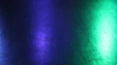 Soyut dj konser ışıkları dans eden kadın bacaklar siluet ile göstermek
