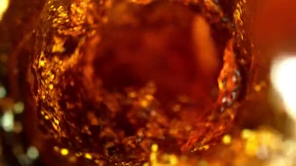 Super Slow Motion Versare Cola Drink Forma Twister Girato Cinepresa — Video Stock