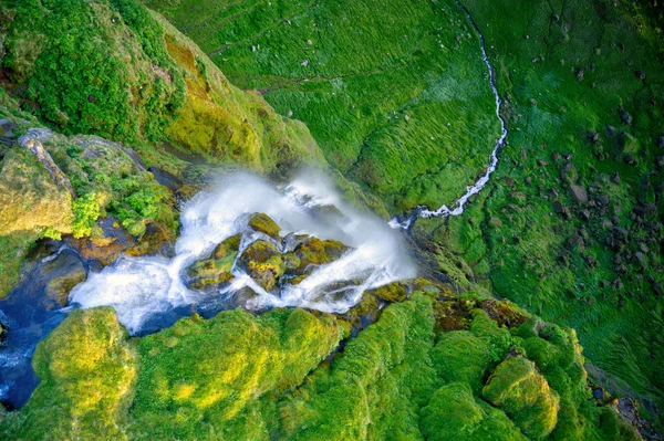 Dramatische top uitzicht op waterval Peak, IJsland — Stockfoto