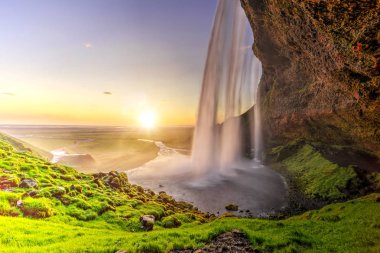 Seljalandfoss mağara iç arkasından, İzlanda