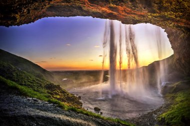 Seljalandfoss mağara iç arkasından, İzlanda