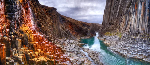 Studlagil bazalt kanyonu, İzlanda — Stok fotoğraf