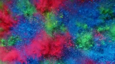 Siyah arka planda izole edilmiş süper yavaş renkli barut patlaması. Yüksek hızlı sinema kamerası, 1000fps.