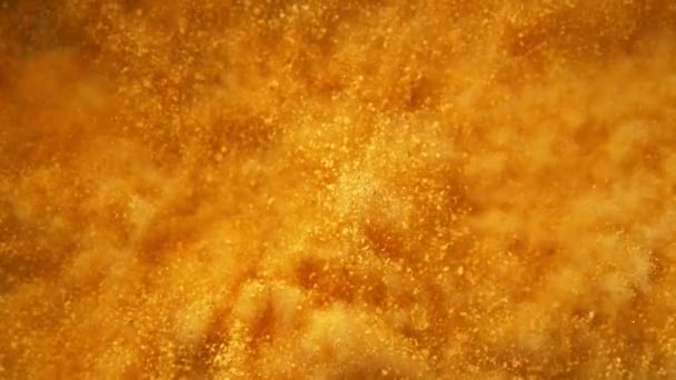 Goldweißes Pulver Explodiert Isoliert Auf Schwarzem Hintergrund Gefilmt Mit High — Stockvideo