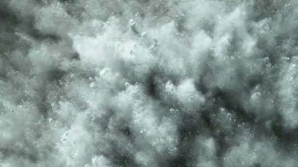 黒の背景に隔離された白い粉体爆発の超遅い動き 高速シネマカメラ 1000Fpsで撮影 — ストック動画
