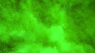 Siyah arka planda izole edilmiş süper yavaş renkli barut patlaması. Yüksek hızlı sinema kamerası, 1000fps.