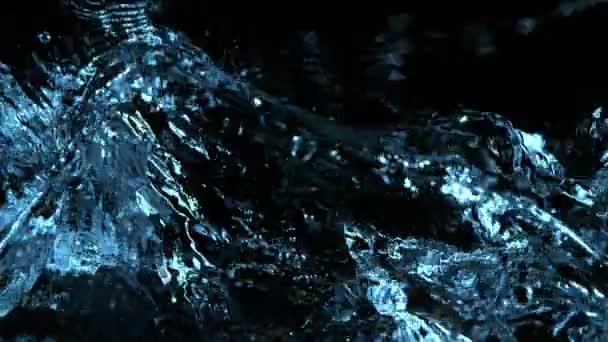 Super Langzame Beweging Van Spetterend Water Geïsoleerd Zwarte Achtergrond Gefilmd — Stockvideo