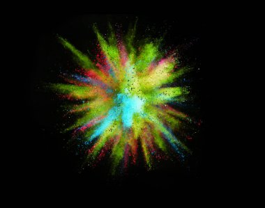 Siyah arka plan üzerinde renkli toz patlama