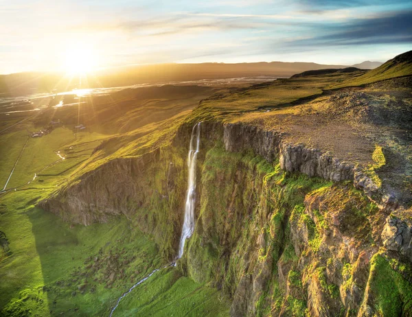 Nejdramatičtější pohled na vrchol vodopádů, Island — Stock fotografie