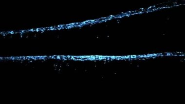 Siyah arka planda izole edilmiş çok yavaş su sıçratma hareketi. Çok hızlı bir kamerayla çekildi, 1000 fps..