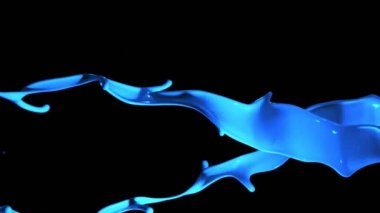 Siyah arka plan üzerinde izole mavi boya sıçraması Süper yavaş hareket. Çok yüksek hızlı kamera, 1000 fps filme.