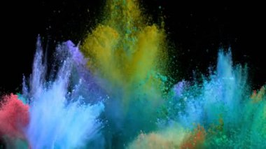 Siyah arka planda izole edilmiş süper yavaş renkli barut patlaması. Yüksek hızlı sinema kamerası, 1000fps.