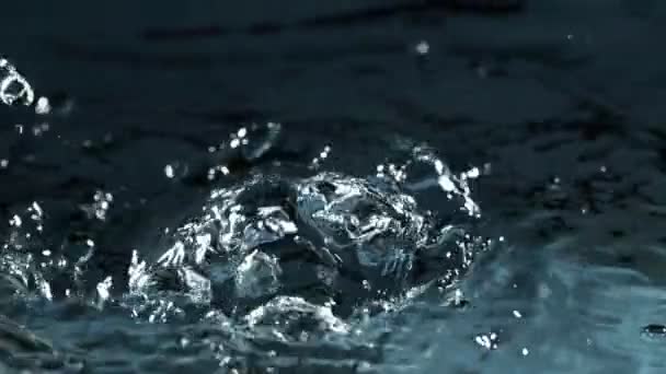 Сверхмедленное Движение Пузырящейся Воды Деталях Снято Высокоскоростную Камеру 1000 Кадров — стоковое видео