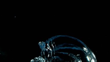 Ayrıntılı olarak kabarcıklanma su süper yavaş hareket. Çok yüksek hızlı sinema kamera, 1000 FPS çekildi.