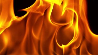 Ayrıntılı olarak siyah arka plan üzerinde izole alevlerin Süper yavaş hareket. Yüksek hızlı sinema kamera, 1000 fps filme