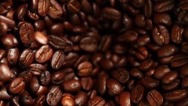 コーヒー豆を粉砕するスーパースローモーション 高速シネマカメラで撮影 1000 Fps — ストック動画