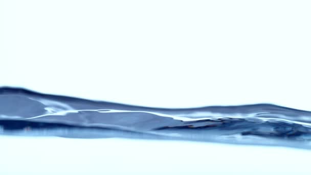 Super Slow Motion Van Het Opspattend Water Een Witte Achtergrond — Stockvideo